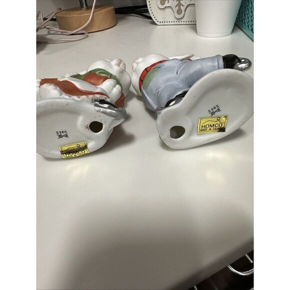 Vtg Homco Winter Figurines Bunny Rabbits Girl and Boy Ice Skating Skates 5305 - Picture 3 of 3